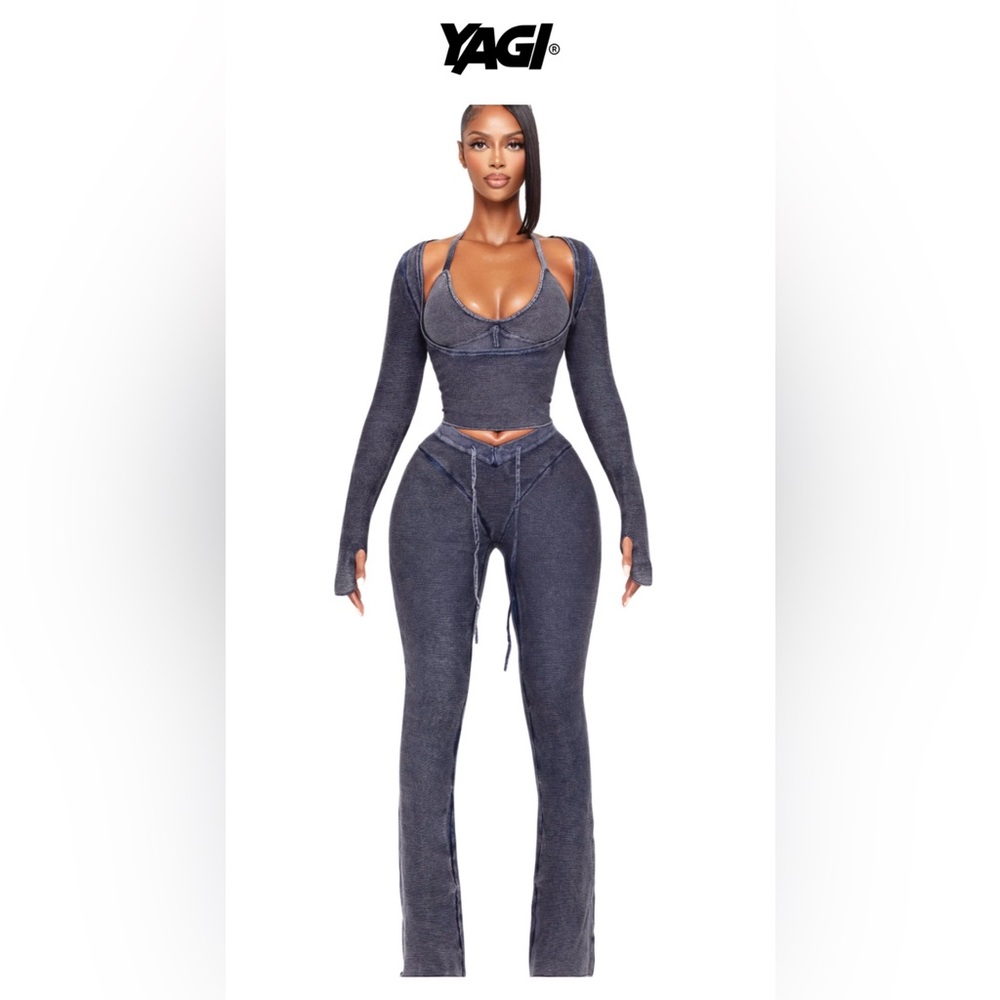 ZIA KNIT LEGGINGS
Dark blue leggings